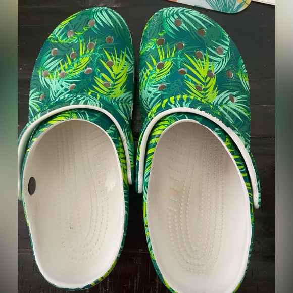 Tropical Crocs - Picture 1 of 6